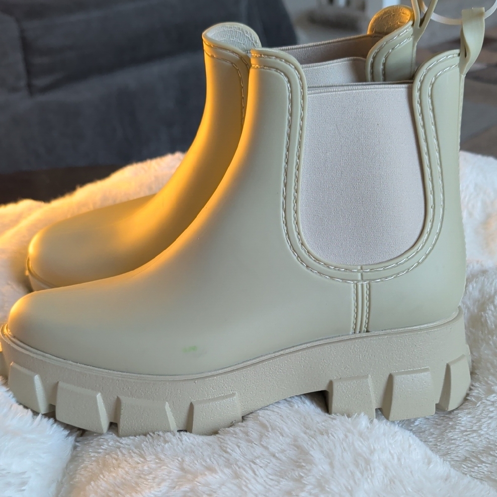 Women's Chunky Chelsea Ankle Boots - Cream